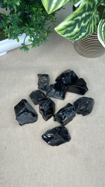 Raw obsidian pieces
