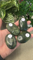 Green jade palm stones